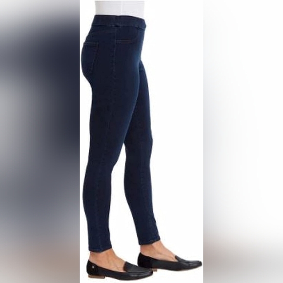 NWT GLORIA VANDERBILT Beverly Blue High Rise pull On Comfortable Jeans (#110) - Picture 5 of 6